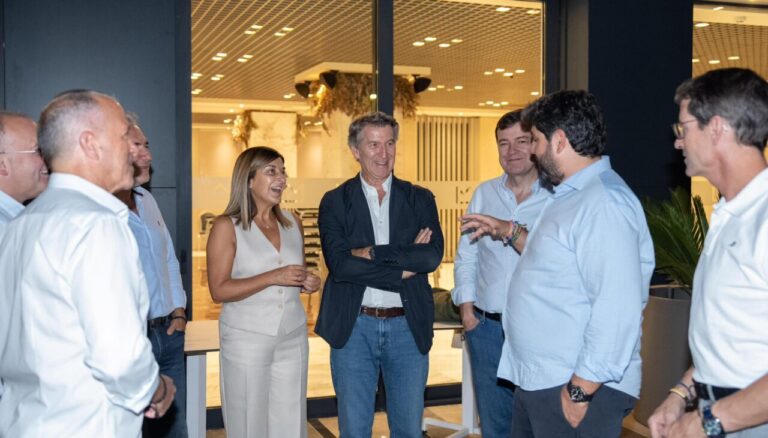 Miguel Marín discutiendo políticas migratorias en un evento