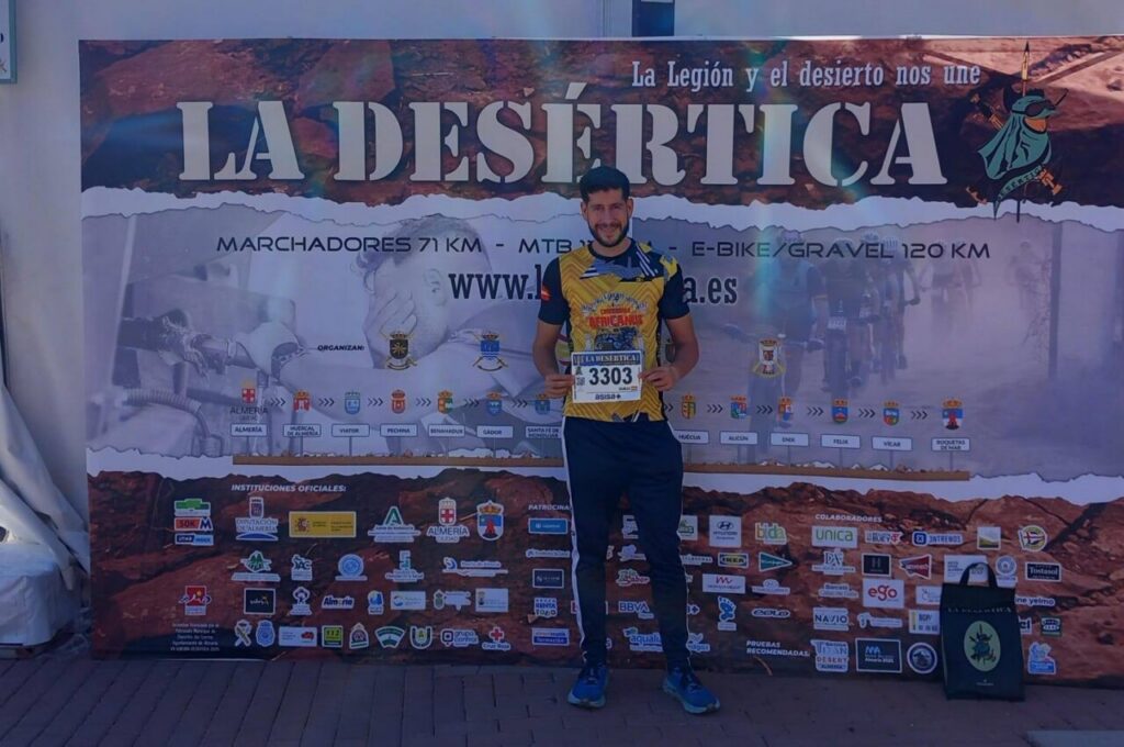 Corredor del Club Africanus en La Desértica con dorsal 3303