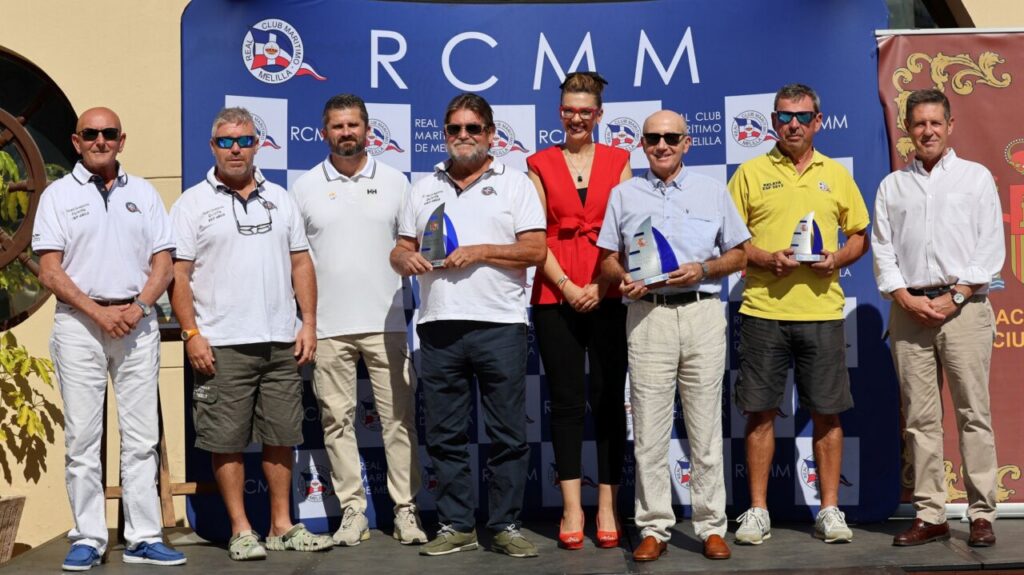 Entrega de trofeos en la V Regata Delegación de Defensa en Melilla.