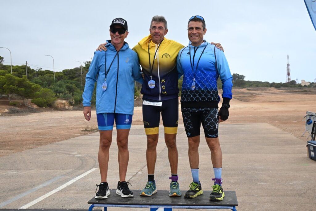 Tres competidores en el podio del Duatlón Cros TriMelilla 2025