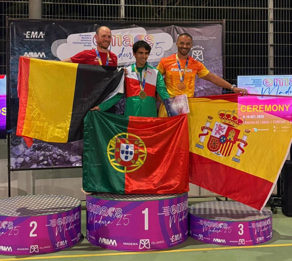 Hadriel Mehamed González en el podio con medalla de bronce en Madeira