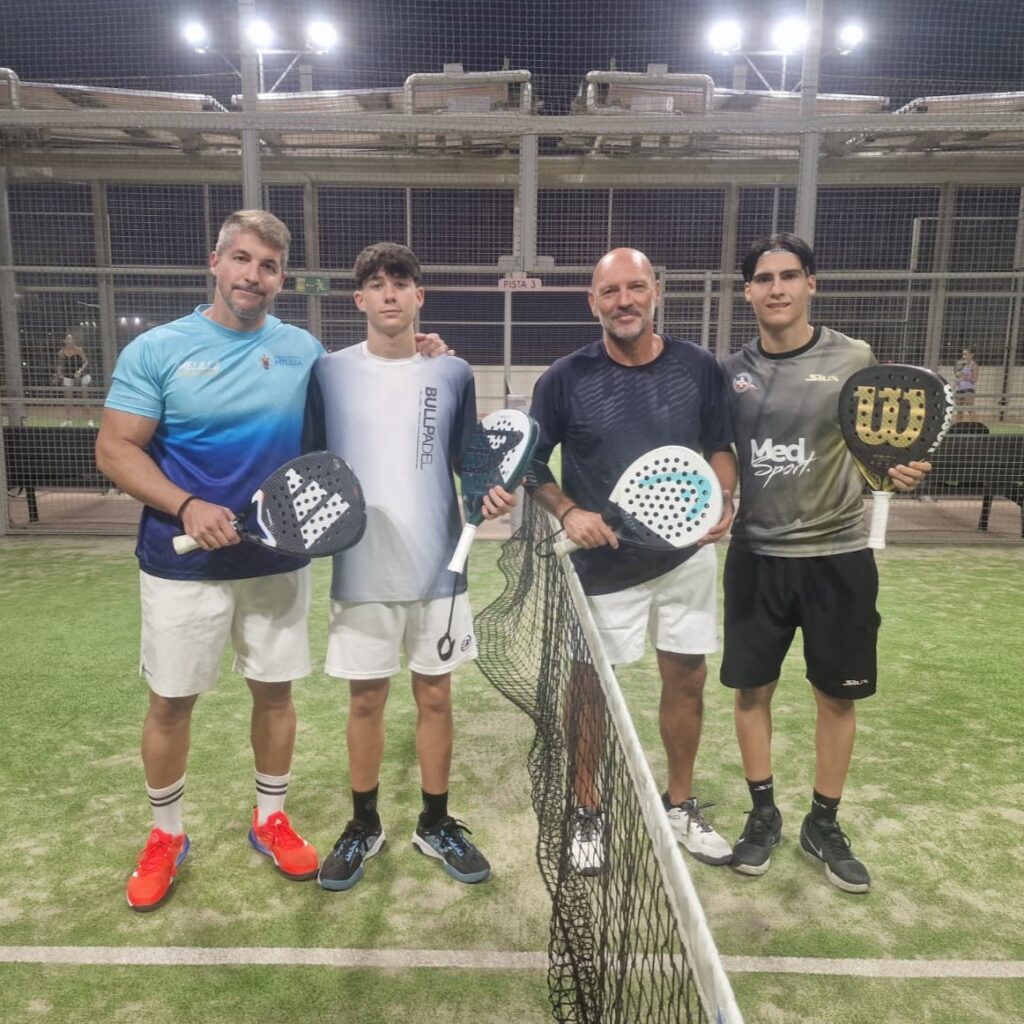 Jugadores de pádel en el XI Torneo Solidario de Melilla
