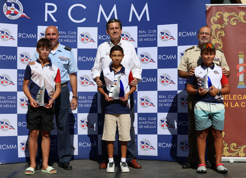 Entrega de trofeos en la V Regata Delegación de Defensa en Melilla.