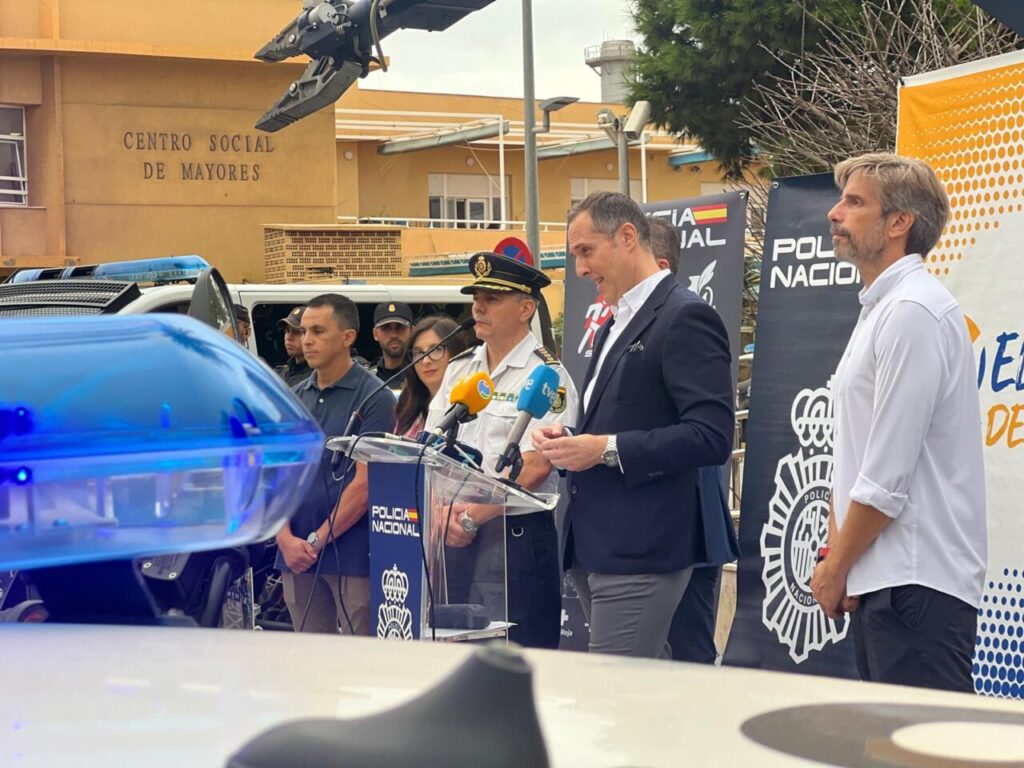 Presentación de la V Ruta 091 con autoridades y policías