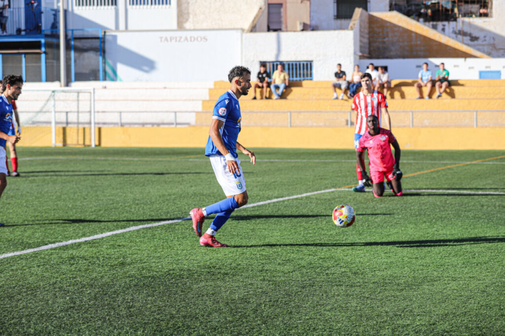 Jugadores de la U.D. Melilla B durante un partido de fútbol