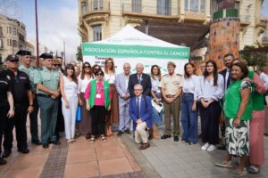 Grupo de personas en evento de la AECC en Melilla