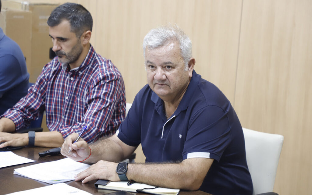 Reunión de la Real Federación Melillense de Fútbol sobre nuevos campos de fútbol.