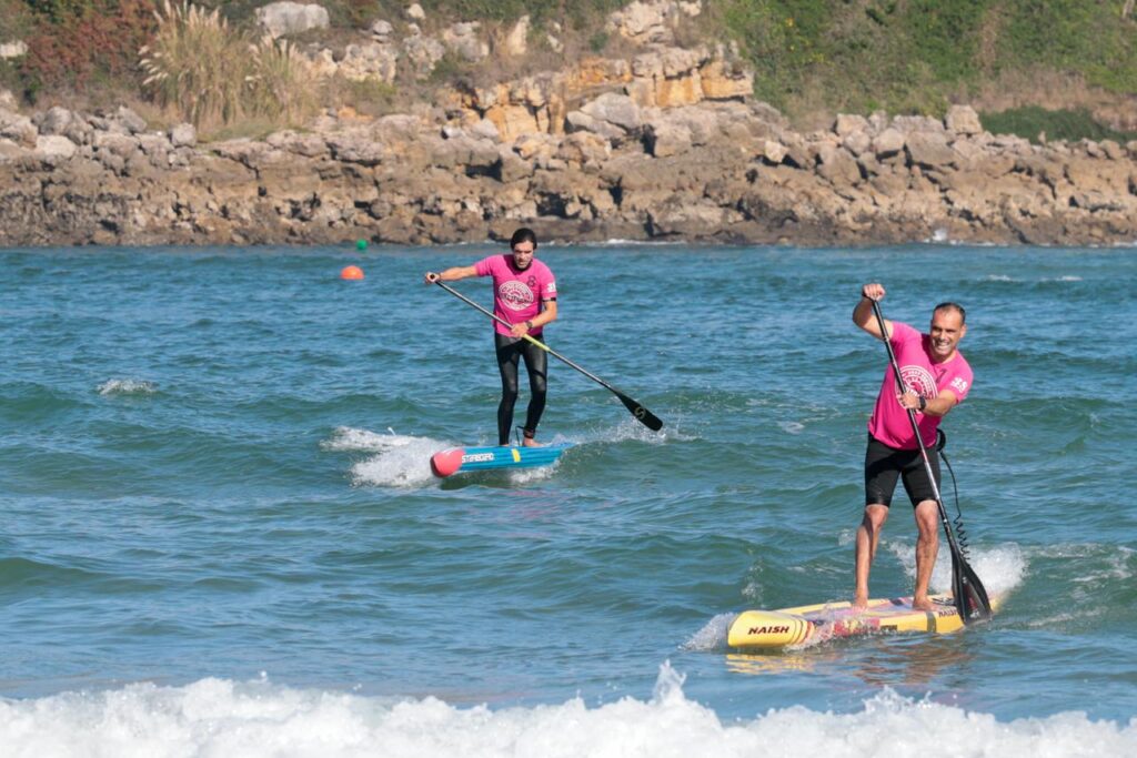 Antonio Castellanos compitiendo en el Campeonato de España de Stand Up Paddle en la Playa de La Concha.