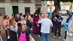 Concentración de trabajadores de ludotecas en Melilla exigiendo pago de nóminas