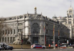 Fachada del Banco de España en Madrid con detalles arquitectónicos