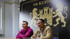Borja Garcés durante su presentación en el NK Kustošija de Croacia