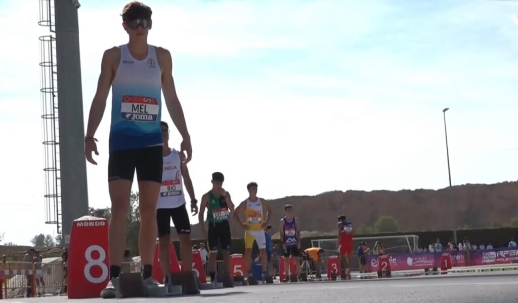 Atleta del Club Playa de Melilla en competición de atletismo escolar.