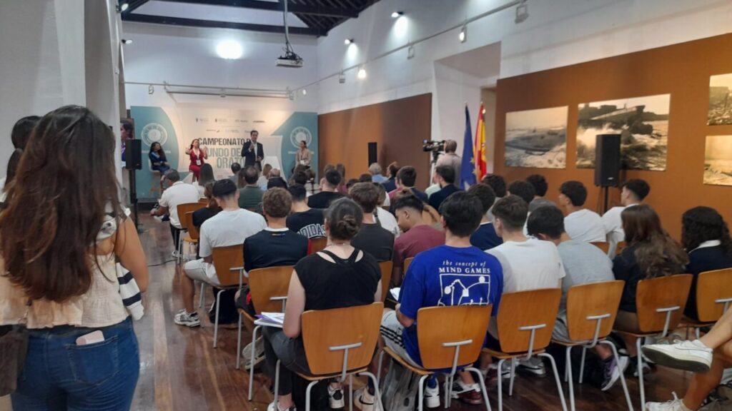Participantes en la final del Campeonato Mundial de Oratoria en Melilla.