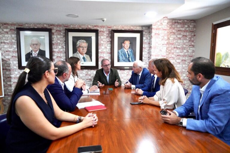 Reunión de Carmen Fúnez con el Colegio de Médicos de Melilla