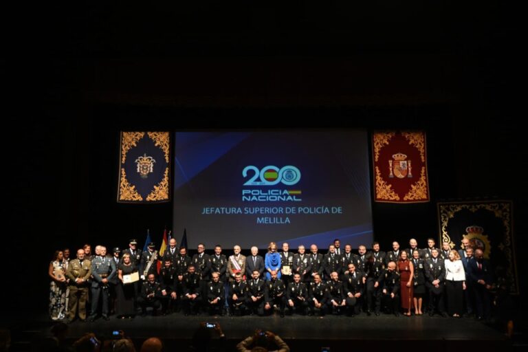 Grupo de policías en la celebración de la Policía Nacional en Melilla