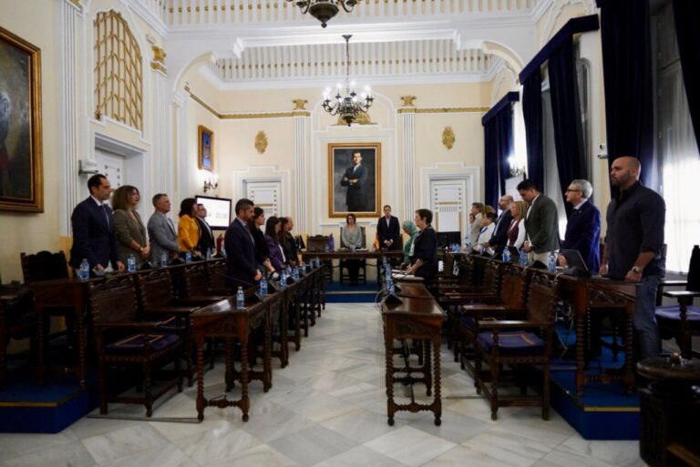 Reunión del pleno en la Ciudad Autónoma de Melilla con representantes locales.