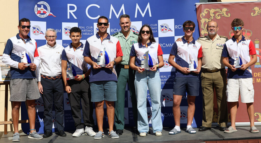 Entrega de trofeos en la V Regata Delegación de Defensa en Melilla