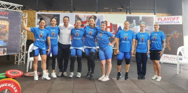 Equipo femenino del club LPV Melilla en el gimnasio Box Origen