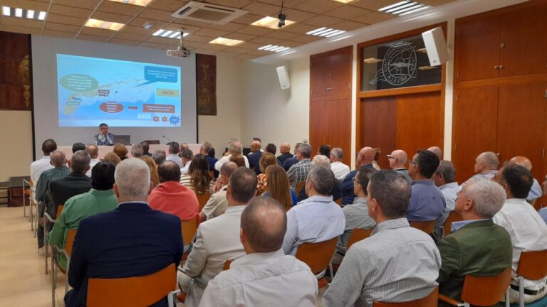 Conferencia del teniente general Muro Benayas sobre la Guerra de Granada