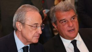 Florentino Pérez y Joan Laporta conversando en un evento