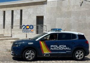 Vehículo de la Policía Nacional en Melilla durante una operación policial
