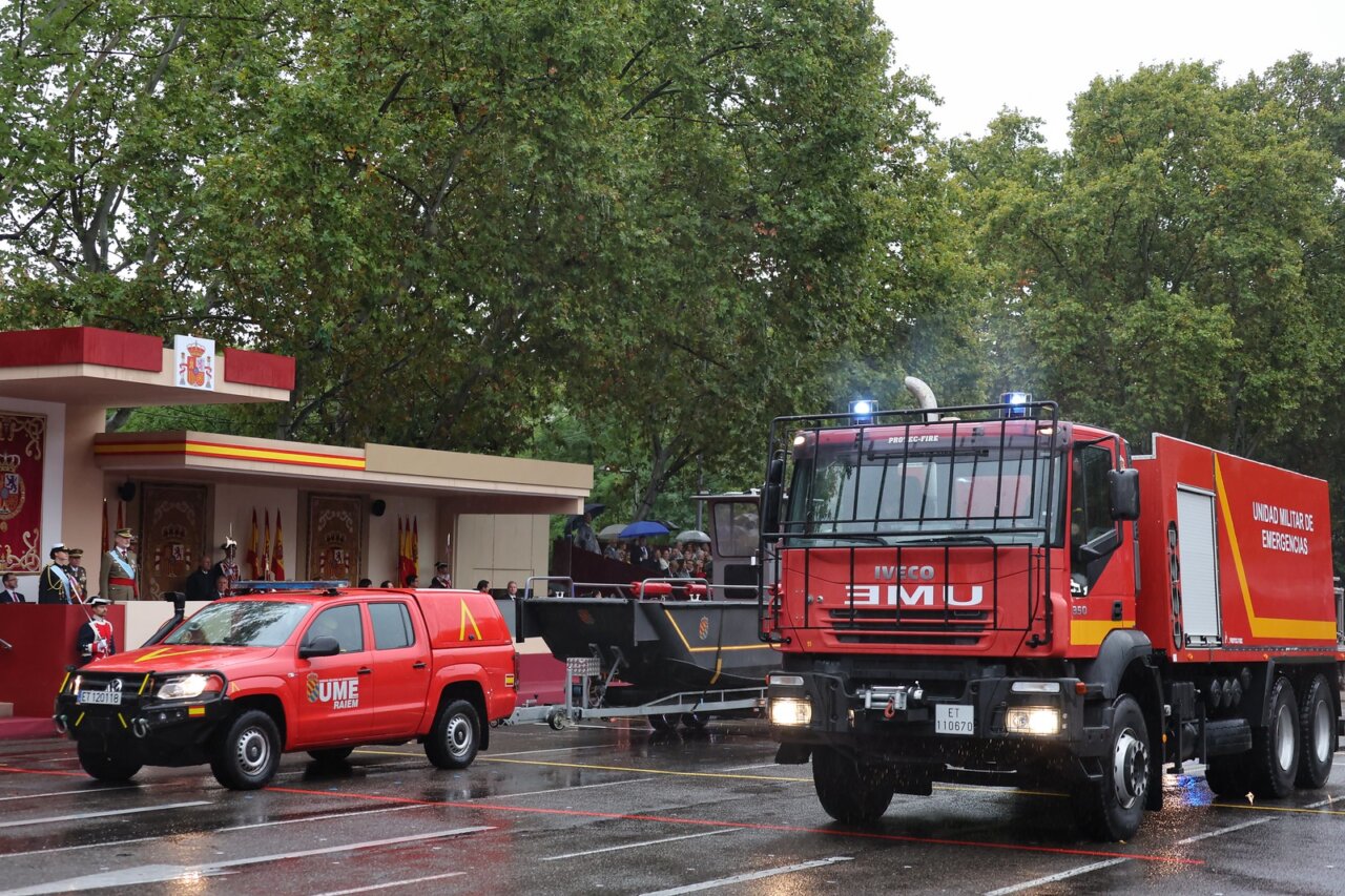 Vehículos de la Unidad Militar de Emergencias en el desfile del Día de la Fiesta Nacional en Madrid