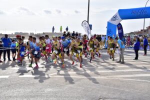 Duatletas corriendo en la competición Duatlón Cros TriMelilla.