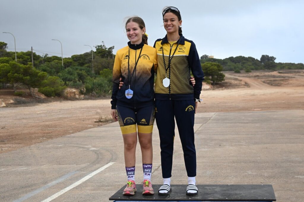 Juan Barrios y Lucía Faus en el podio del Duatlón Cros TriMelilla 2025