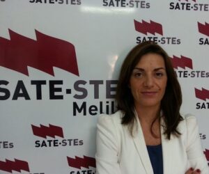 Elvira Sánchez, representante de SATE-STEs, en una conferencia de prensa.