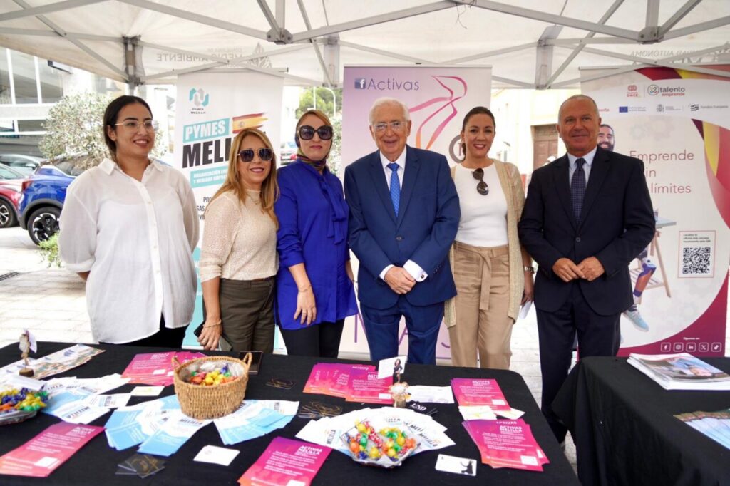 Grupo de personas en evento sobre emprendimiento en Melilla