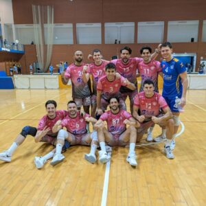 Jugadores del Club Voleibol Melilla celebrando su victoria en la Superliga Masculina