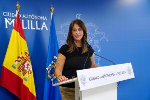 Fadela Mohatar en una conferencia de prensa sobre ayudas escolares