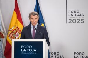 Alberto Núñez Feijóo hablando en un foro sobre política española.