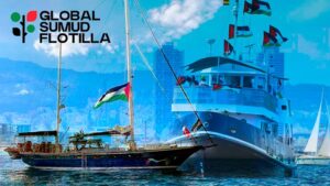 Imagen de la Flotilla Global Sumud con barcos y banderas palestinas.