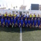 Fotografía de un equipo juvenil de fútbol en el campo