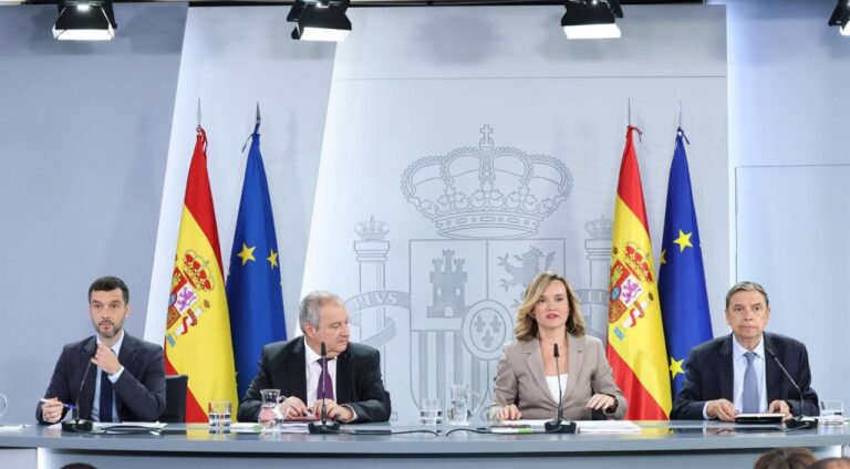 Rueda de prensa del Gobierno con Pilar Alegría y otros funcionarios