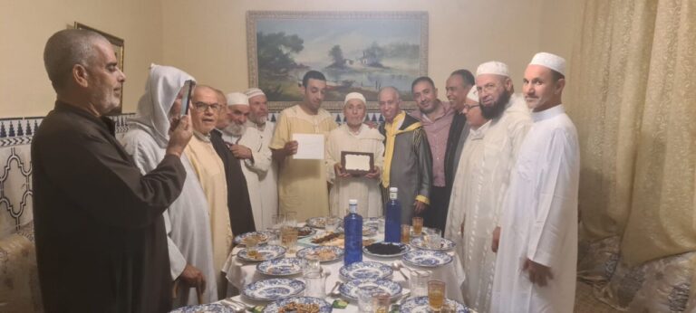 Cena homenaje a Imam Si Abselam Ardoum con miembros de la comunidad musulmana.
