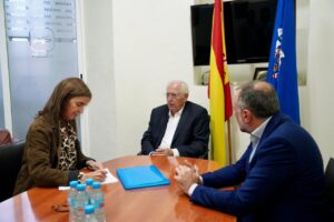 Reunión de Juan José Imbroda y Carmen Fúnez sobre ayuda a familias con ELA