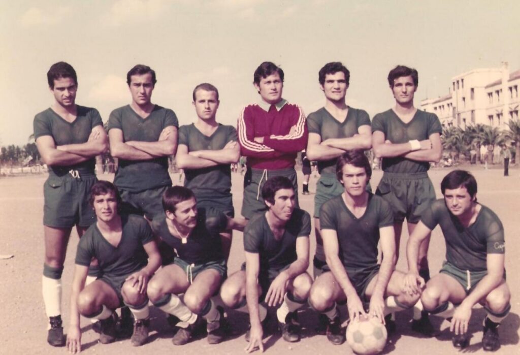 Equipo de fútbol en homenaje a Juan Moya en Melilla