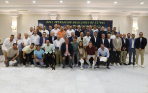 Asistentes al IV Día del Entrenador de la RFMF en un evento exitoso.