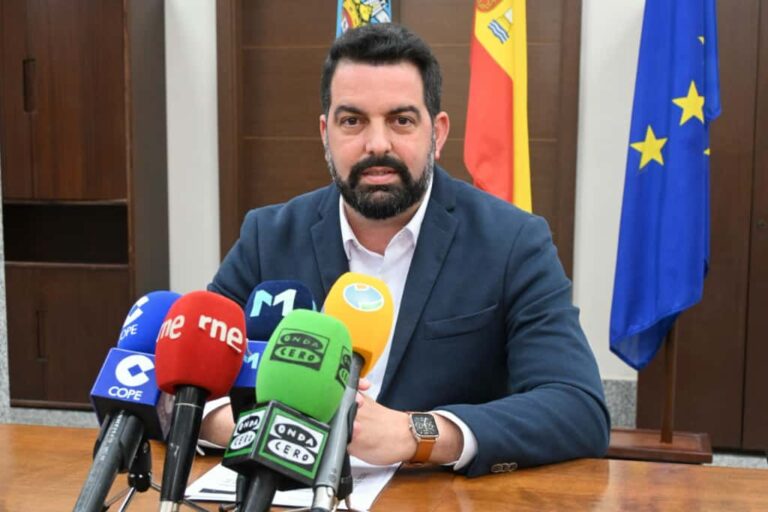 Jorge Vera en una conferencia sobre subvenciones para formación profesional en Melilla.