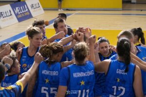 Jugadoras del MCD La Salle en un momento de motivación antes del partido.