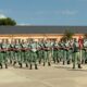 Legionarios alineados en formación en Melilla bajo un cielo despejado.