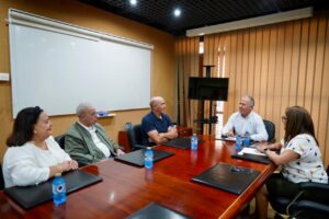 Reunión sobre el retraso en exámenes de carné de conducir en Melilla