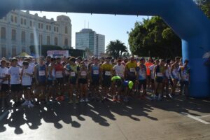 Participantes listos para la Carrera contra el Cáncer en Melilla.