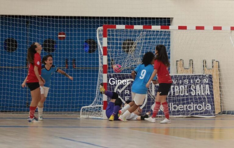 Jugadoras del Melilla Torreblanca en un partido de fútbol sala
