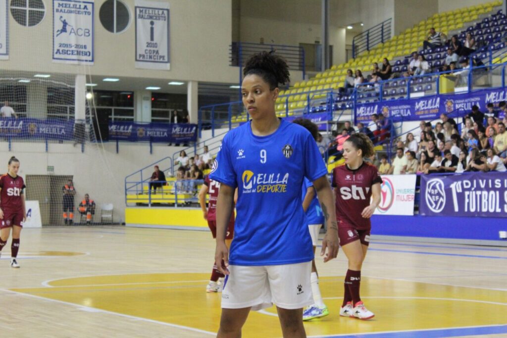 Jugadora del Melilla Torreblanca durante un partido de futsal