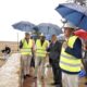 Visita de autoridades a obras en Melilla bajo la lluvia