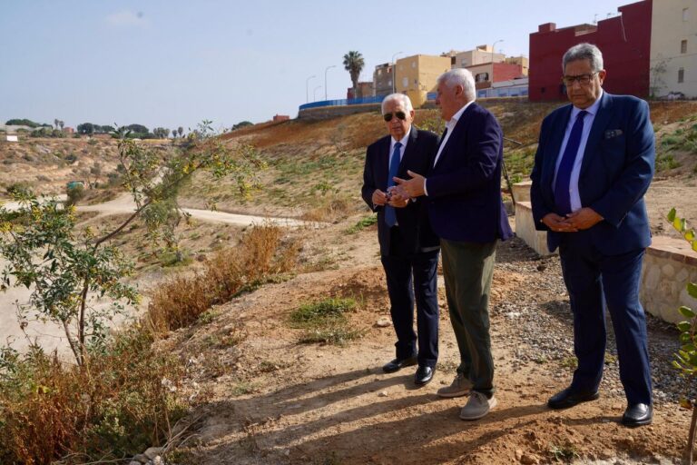 Visita al Parque Periurbano del Barranco de Cabrerizas con árboles y arbustos