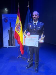 Policía Nacional Manuel Lobelle Fernández condecorado en ceremonia